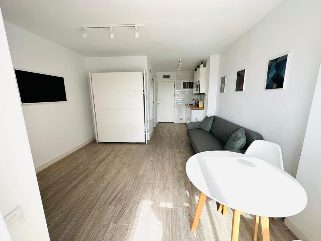 בנאלמדנה Modern White Studio מראה חיצוני תמונה