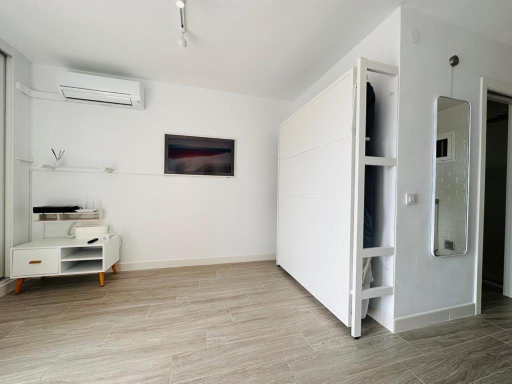 בנאלמדנה Modern White Studio מראה חיצוני תמונה