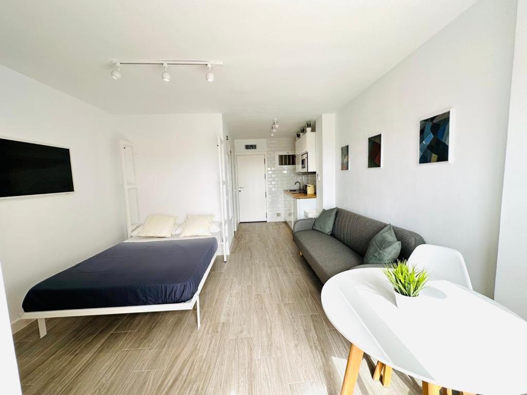 בנאלמדנה Modern White Studio מראה חיצוני תמונה