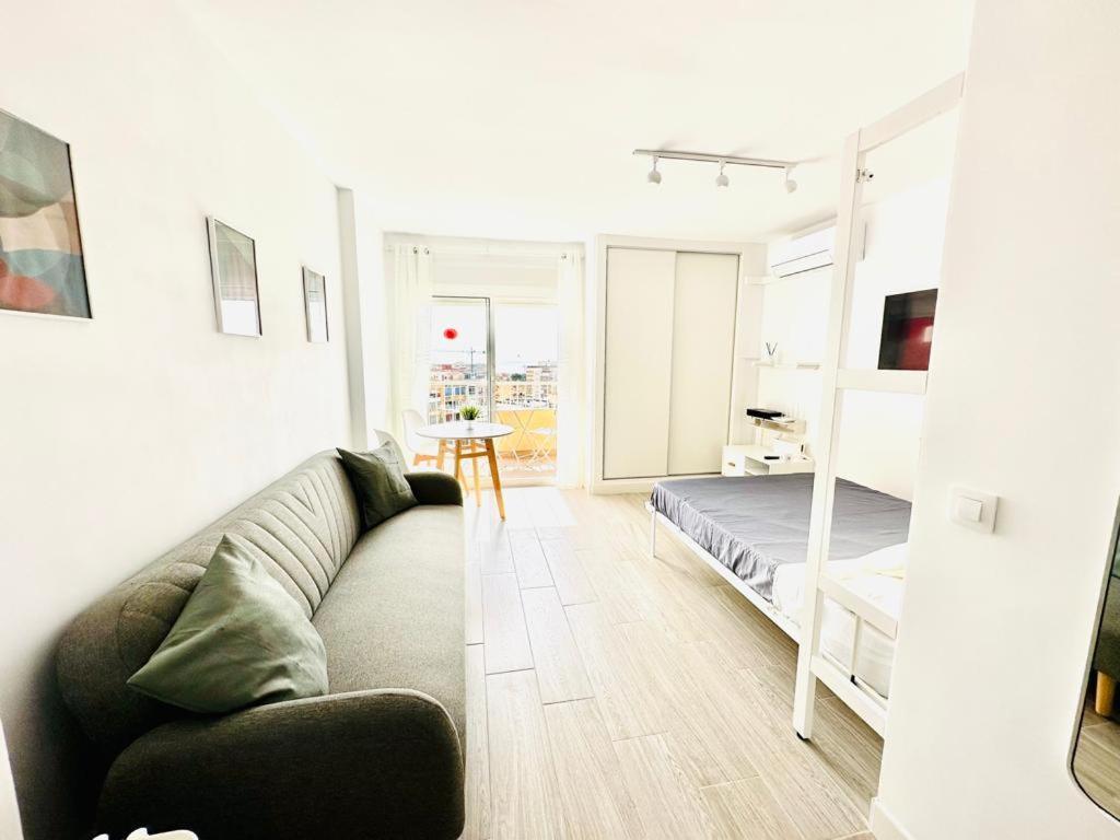 בנאלמדנה Modern White Studio מראה חיצוני תמונה